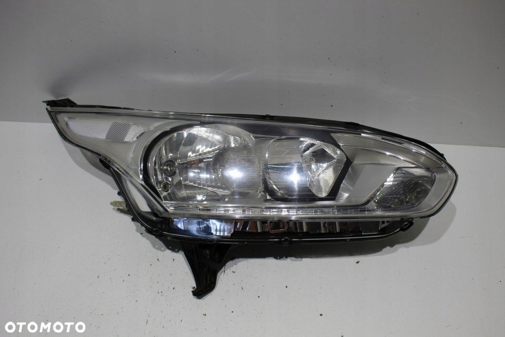 Ford Transit Connect MK2 Lampa Przód Przednia Prawa Brak Uszka - 1