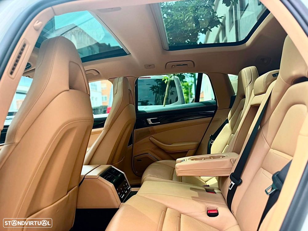 Porsche Panamera Sport Turismo 4 E-Hybrid - 27