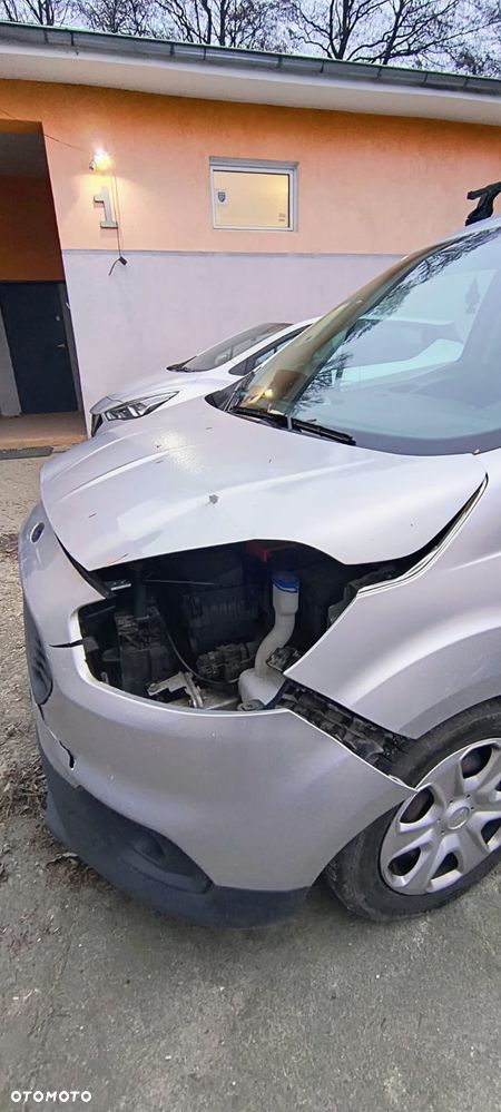 Ford Transit Courier - 4