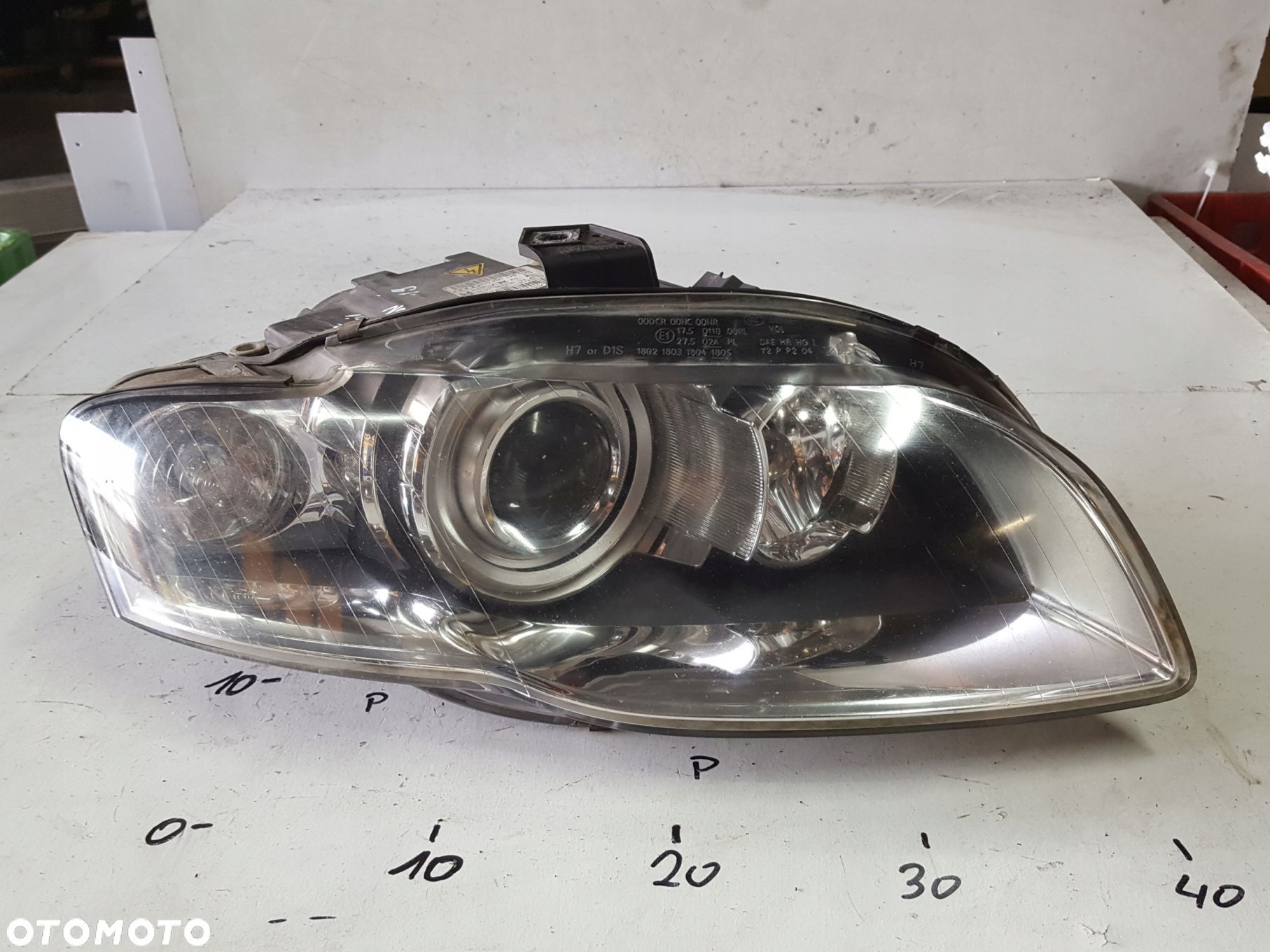 AUDI A4 B7 04-07r LAMPA BI-XENON PRAWA PRZÓD ANGLIK - 1