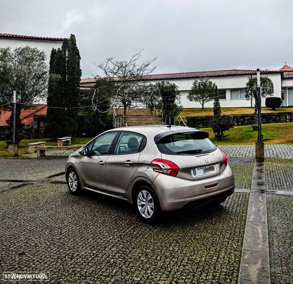 Peugeot 208 1.2 PureTech Signature EAT6 - 22