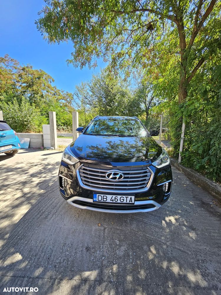 Hyundai Grand Santa Fe - 1