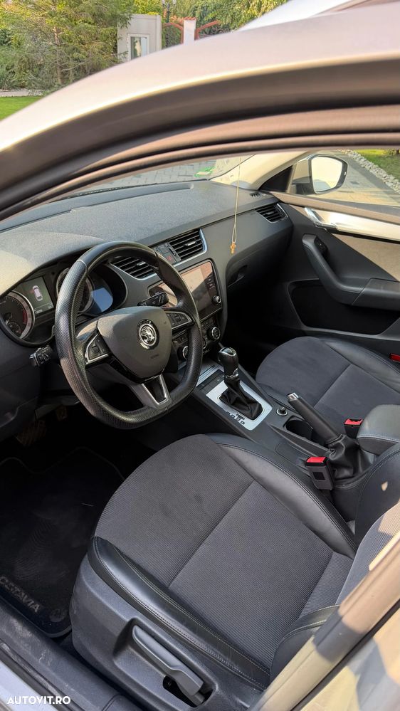 Skoda Octavia 1.6 TDI DSG Ambition - 9