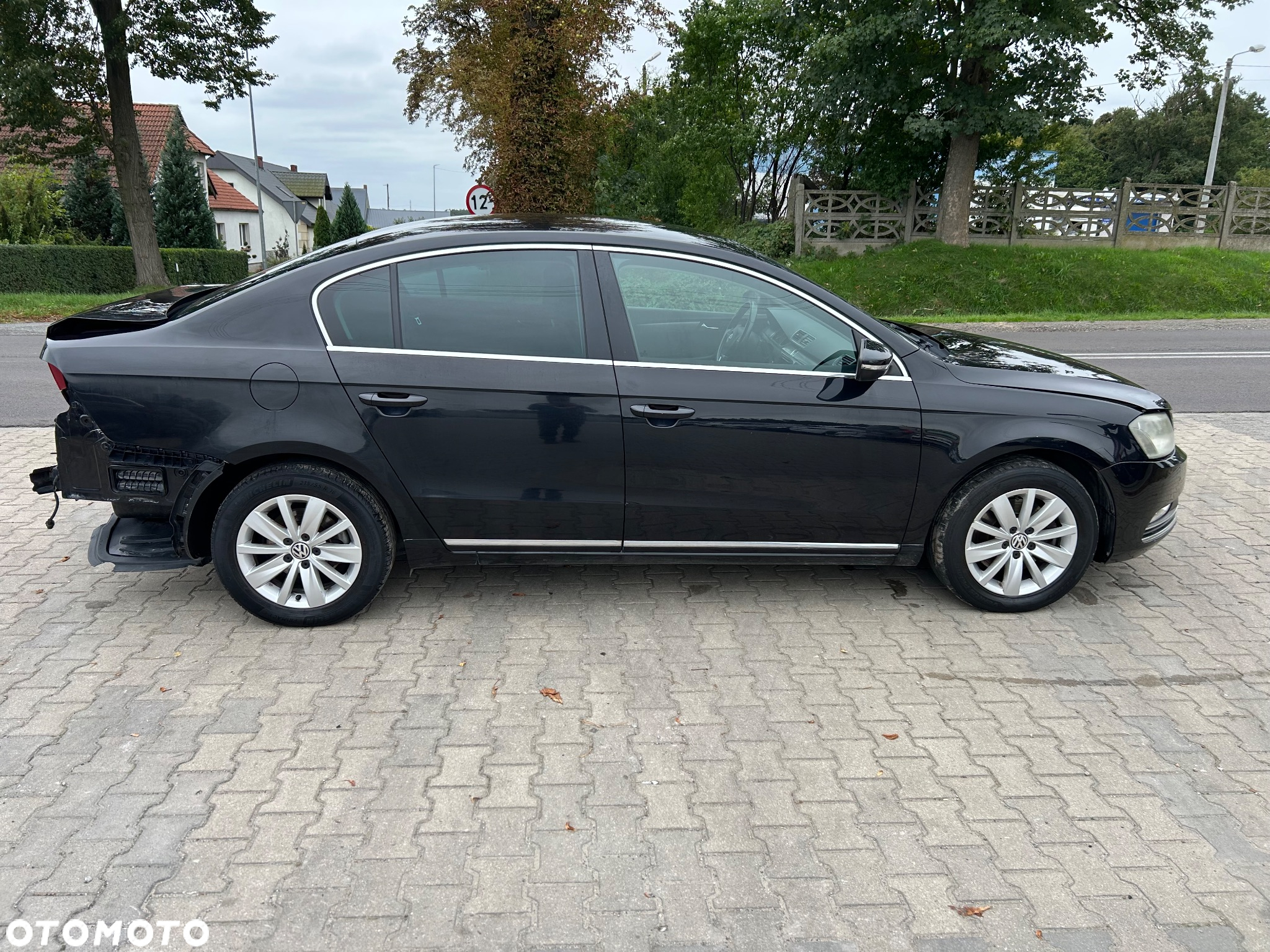 Volkswagen Passat - 4