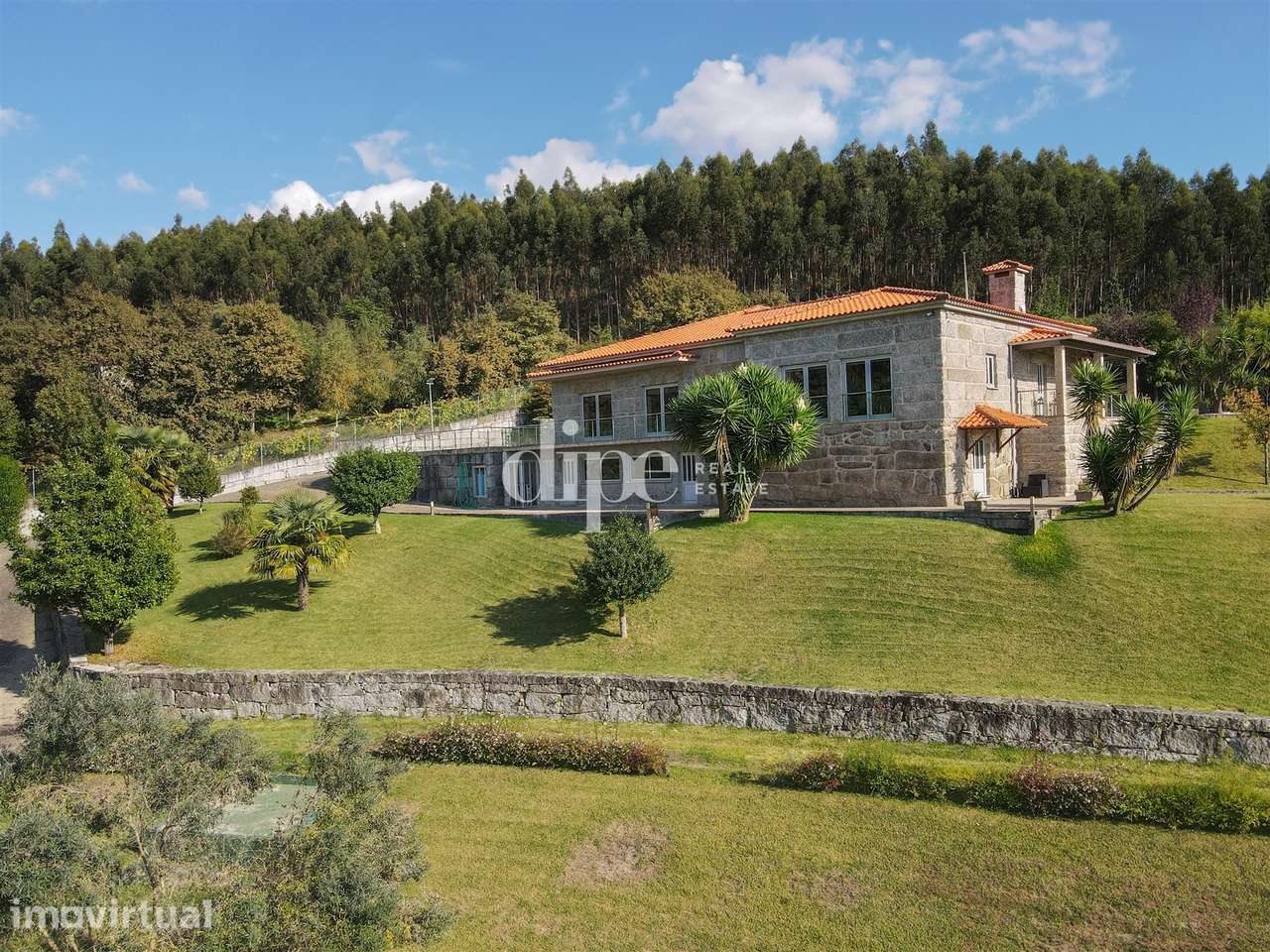 Luxuosa Quinta T4 inserida num terreno com 12.600m2 - Grande imagem: 3/25