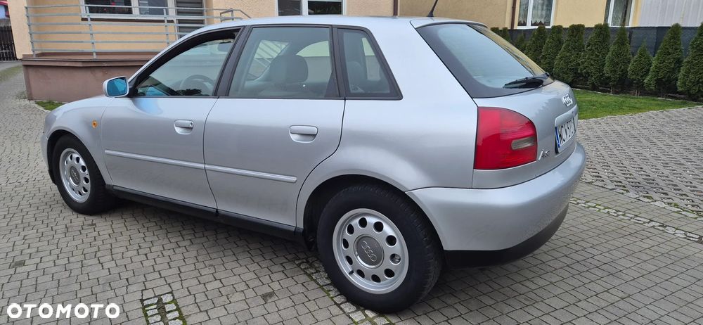 Audi A3 Sportback 1.6 Ambiente - 9