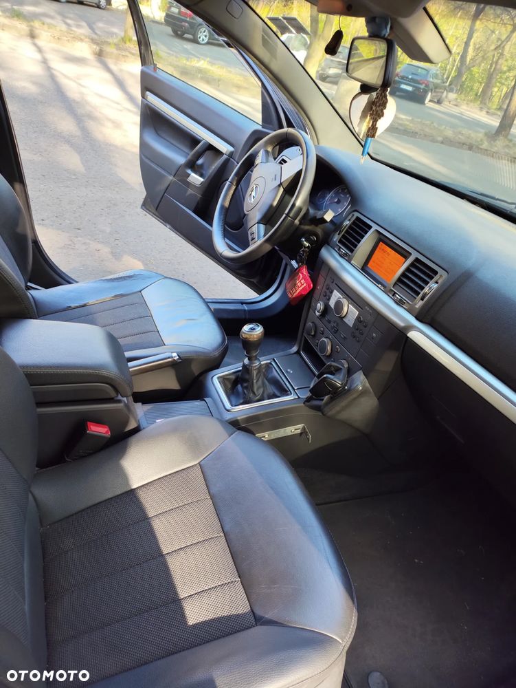 Opel Vectra 1.9 CDTI Cosmo - 11