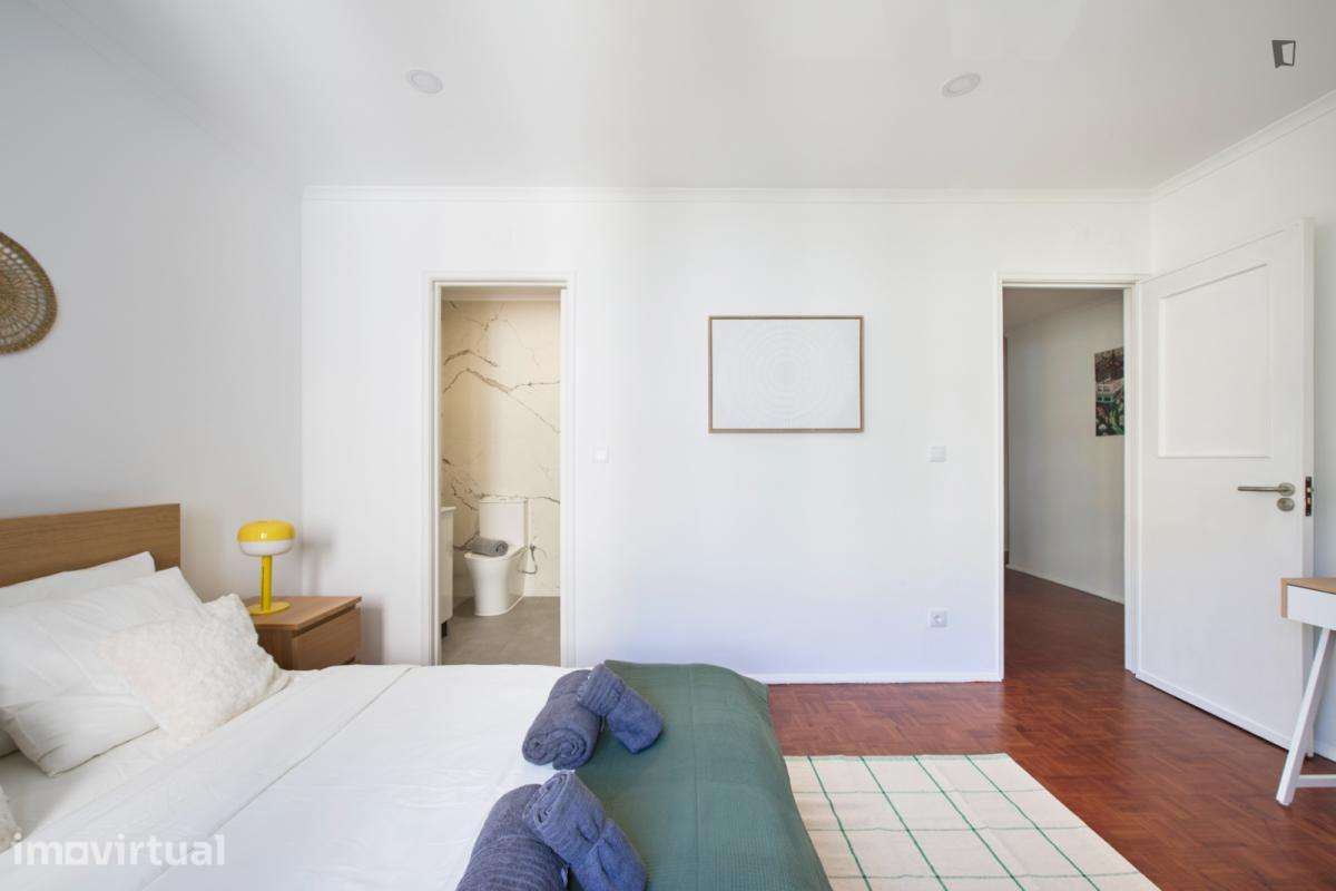 Quarto - localizado em Benfica Lisbon - Grande imagem: 5/40