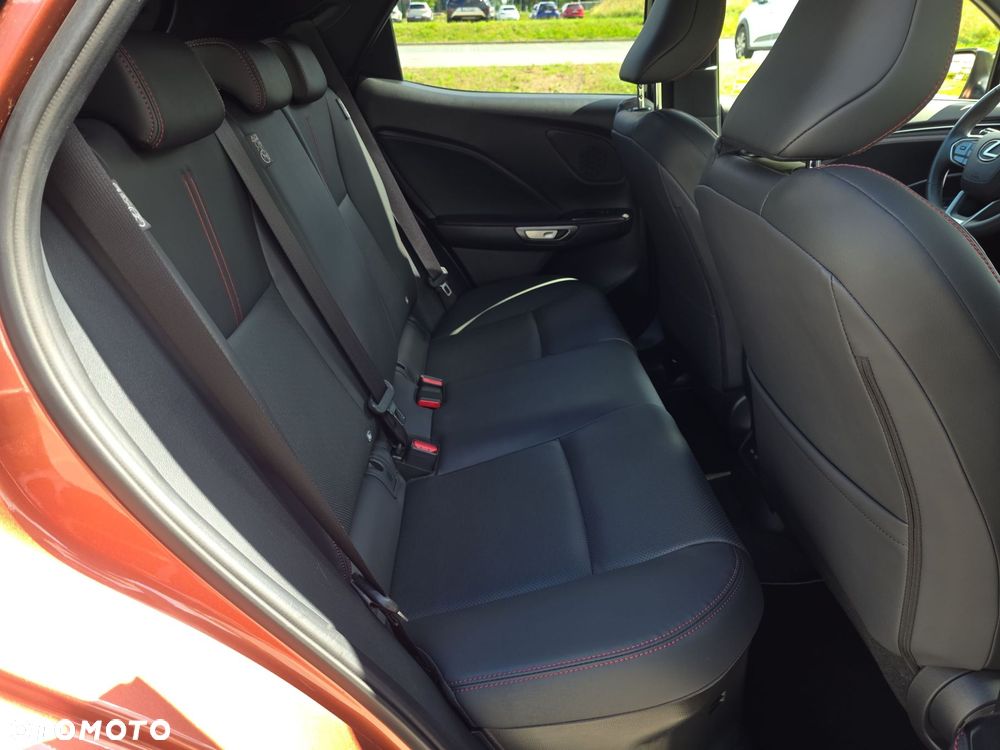 Lexus LBX 1.5 Hybrid Emotion - 14