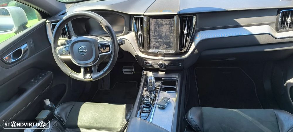 Volvo XC 60 2.0 T8 PHEV R-Design AWD - 9