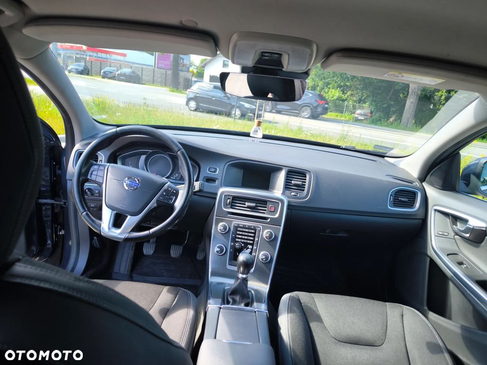 Volvo S60 T3 Momentum - 5