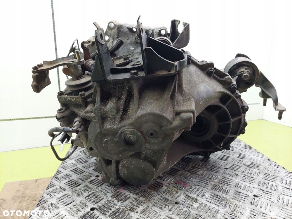 Skrzynia biegów Manualna 6-biegowa Toyota Corolla Verso 2,2 D4D 04-09 R - 4