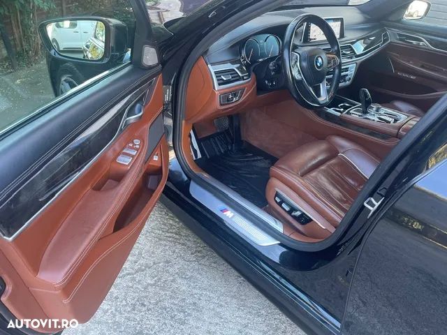 BMW Seria 7 750i xDrive - 17