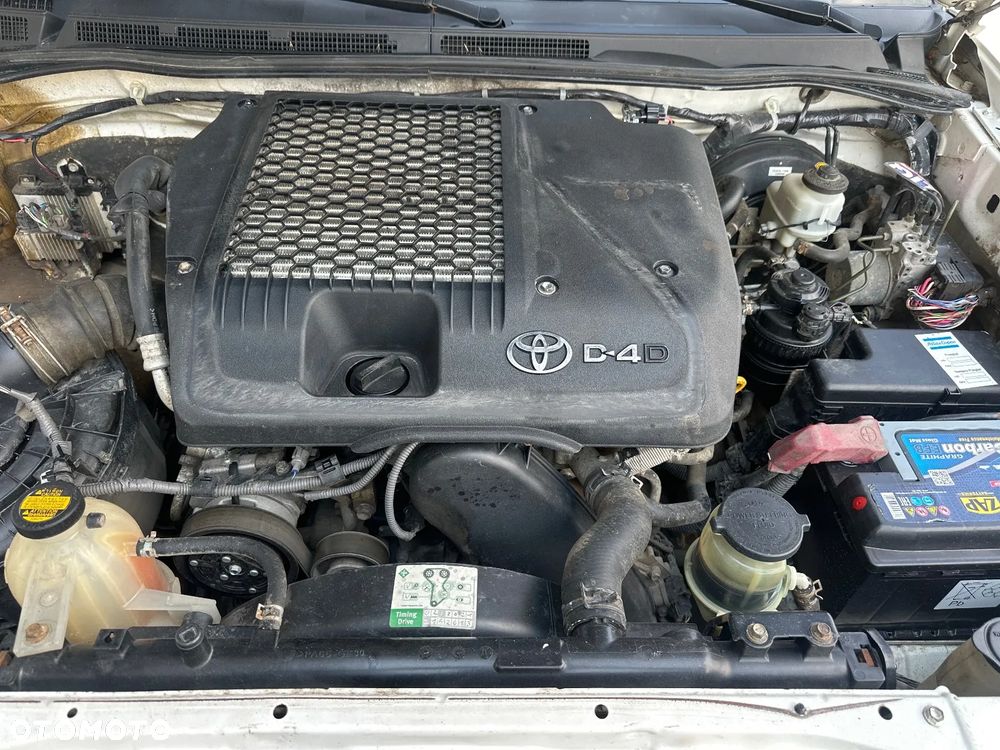 Toyota Hilux 2.5 D-4D DLX - 9