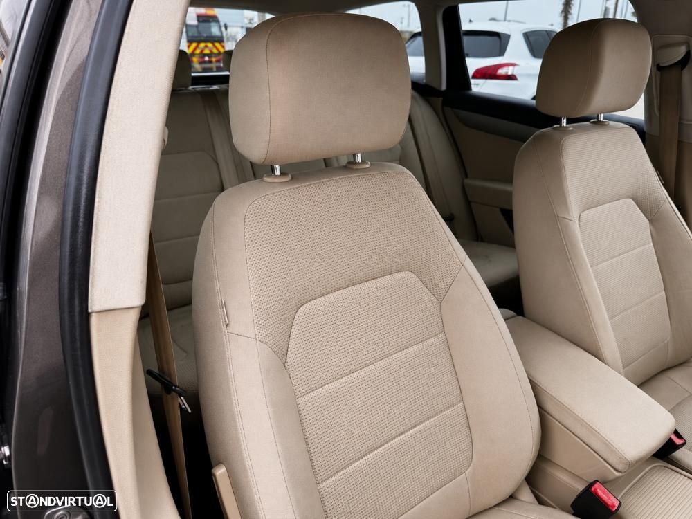 VW Passat Variant 2.0 TDI Confortline - 33