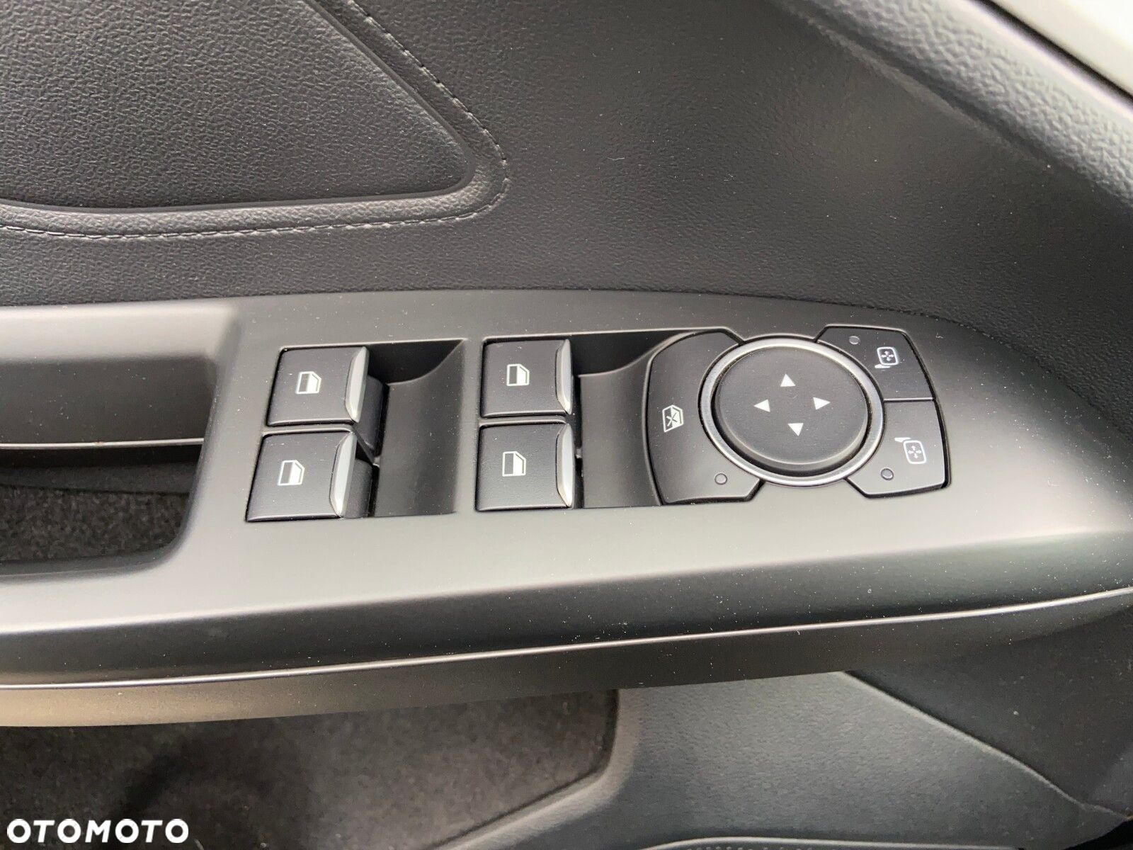 Ford Focus 1.0 EcoBoost Trend - 28