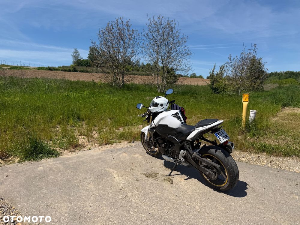 Suzuki GSR - 9