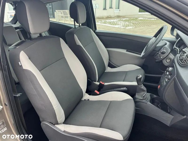 Renault Clio 1.2 16V Arctica - 17