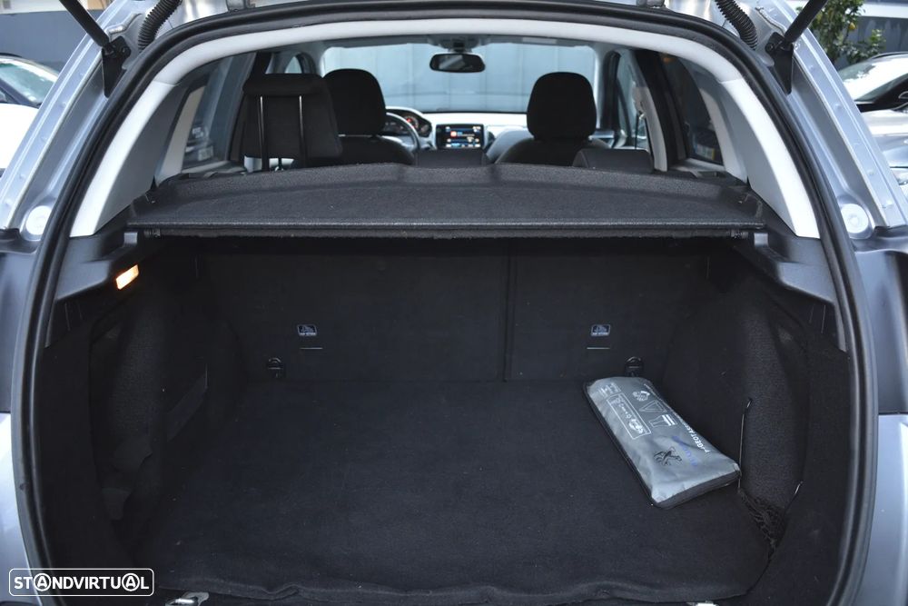 Peugeot 2008 1.2 PureTech Style - 12