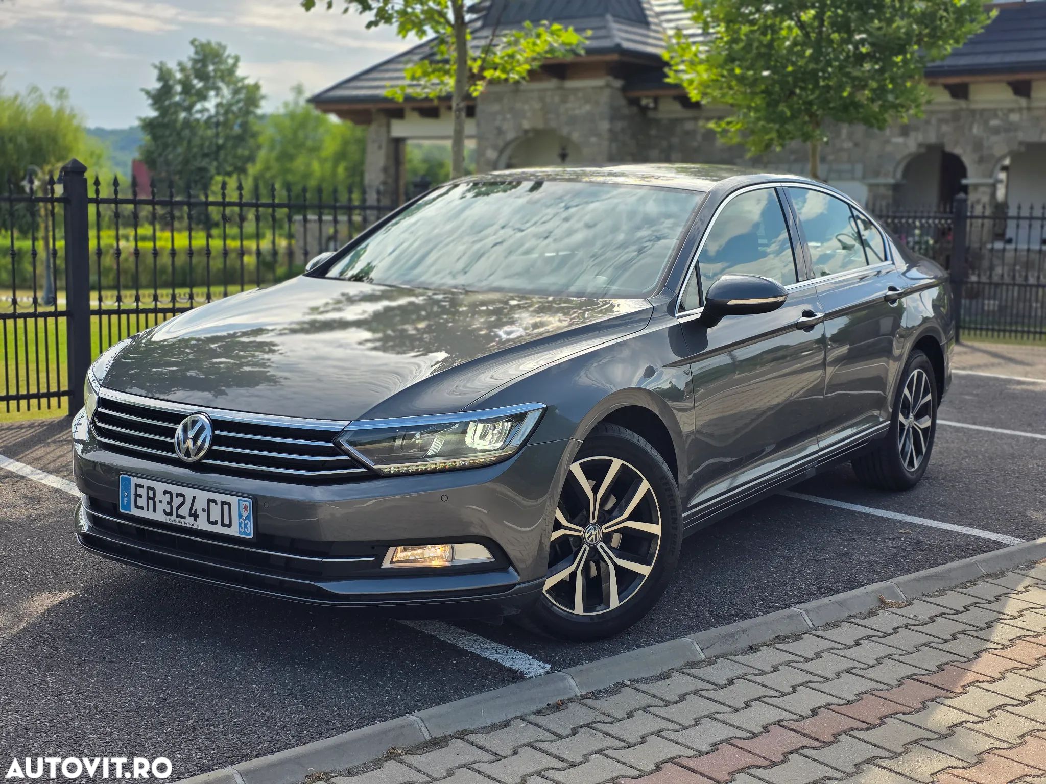 Volkswagen Passat 1.6 TDI (BlueMotion Technology) DSG Trendline - 1