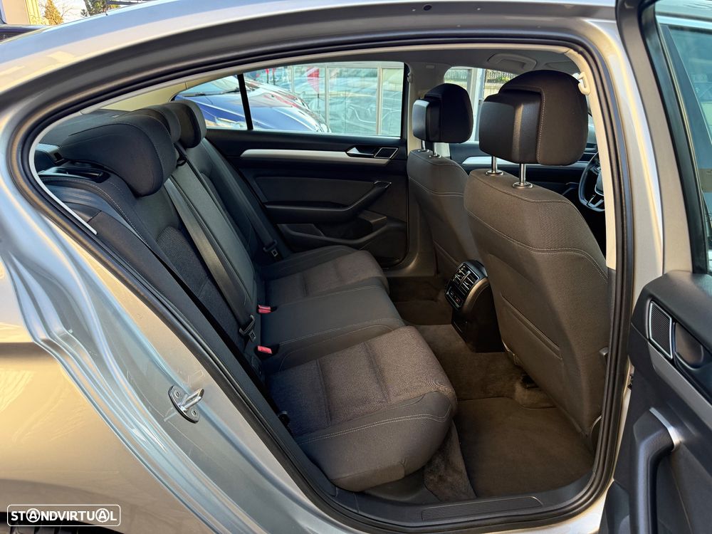 VW Passat 1.6 TDI Highline - 46