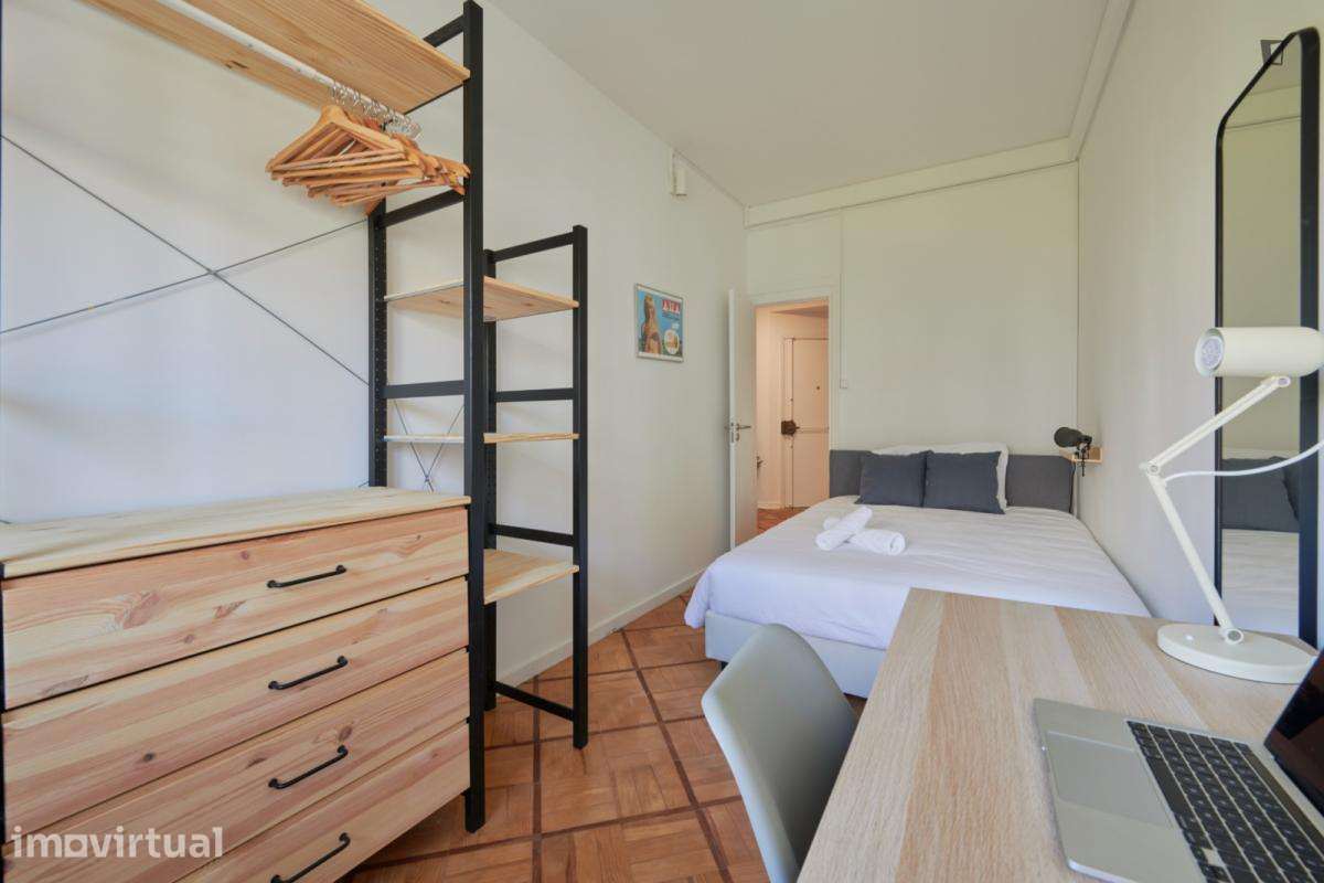 Quarto - localizado em São Sebastião Lisbon - Grande imagem: 5/26