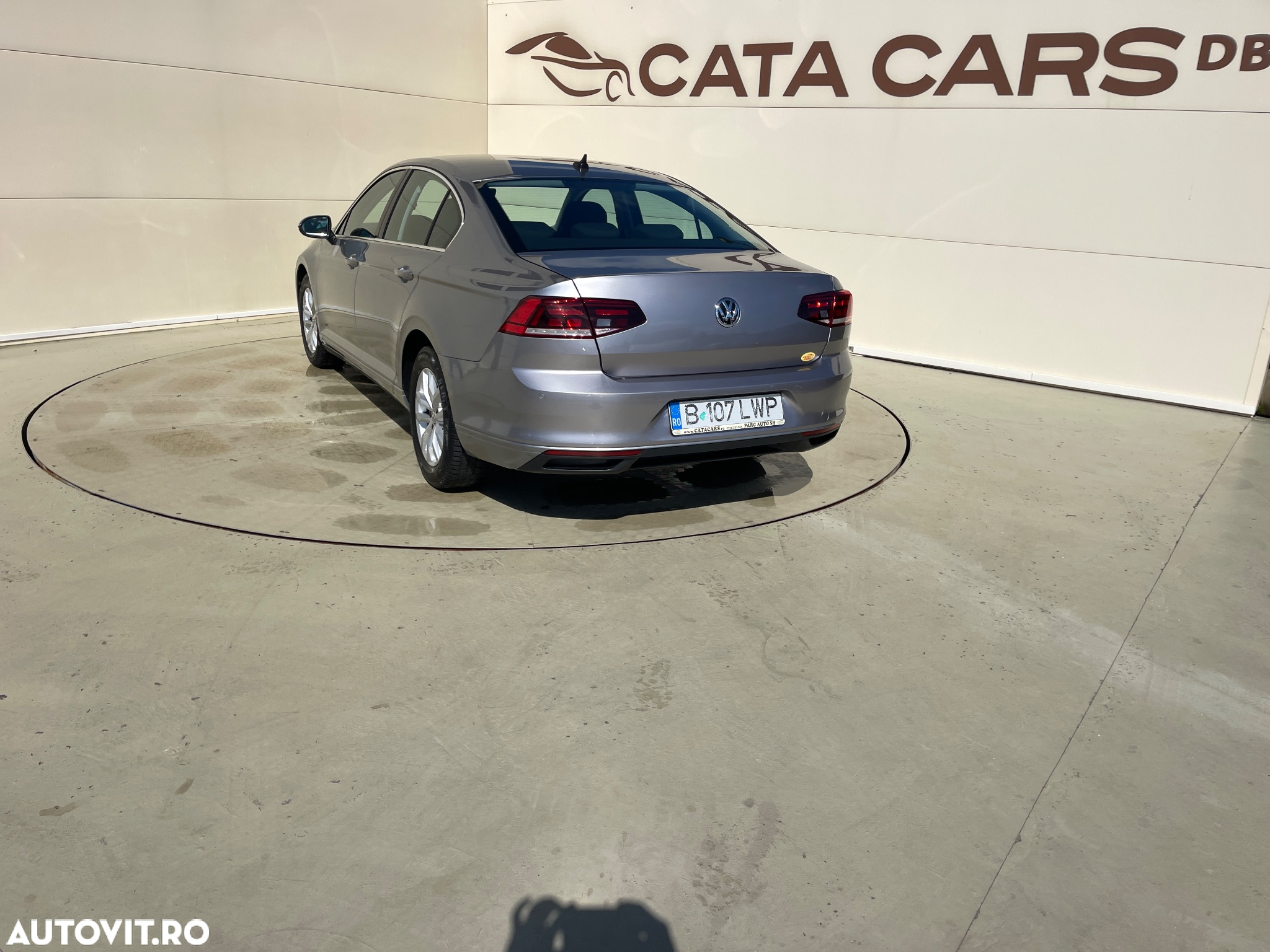 Volkswagen Passat - 12