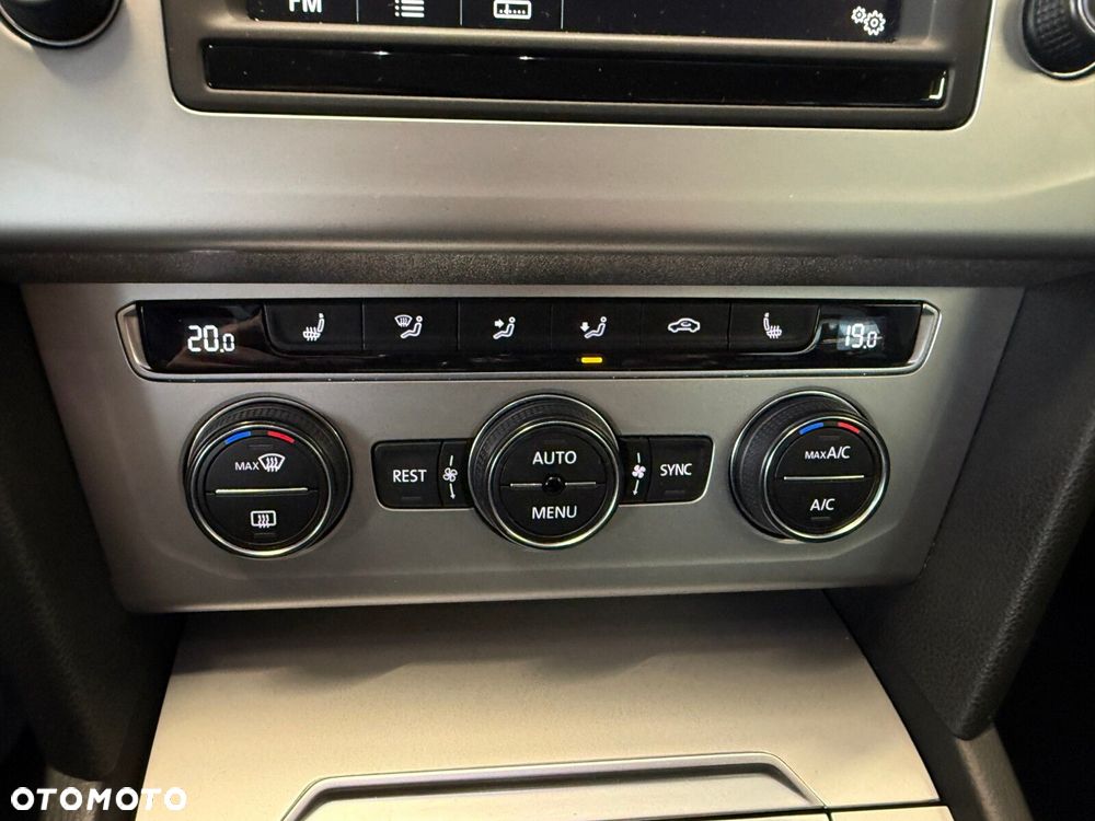 Volkswagen Passat - 24