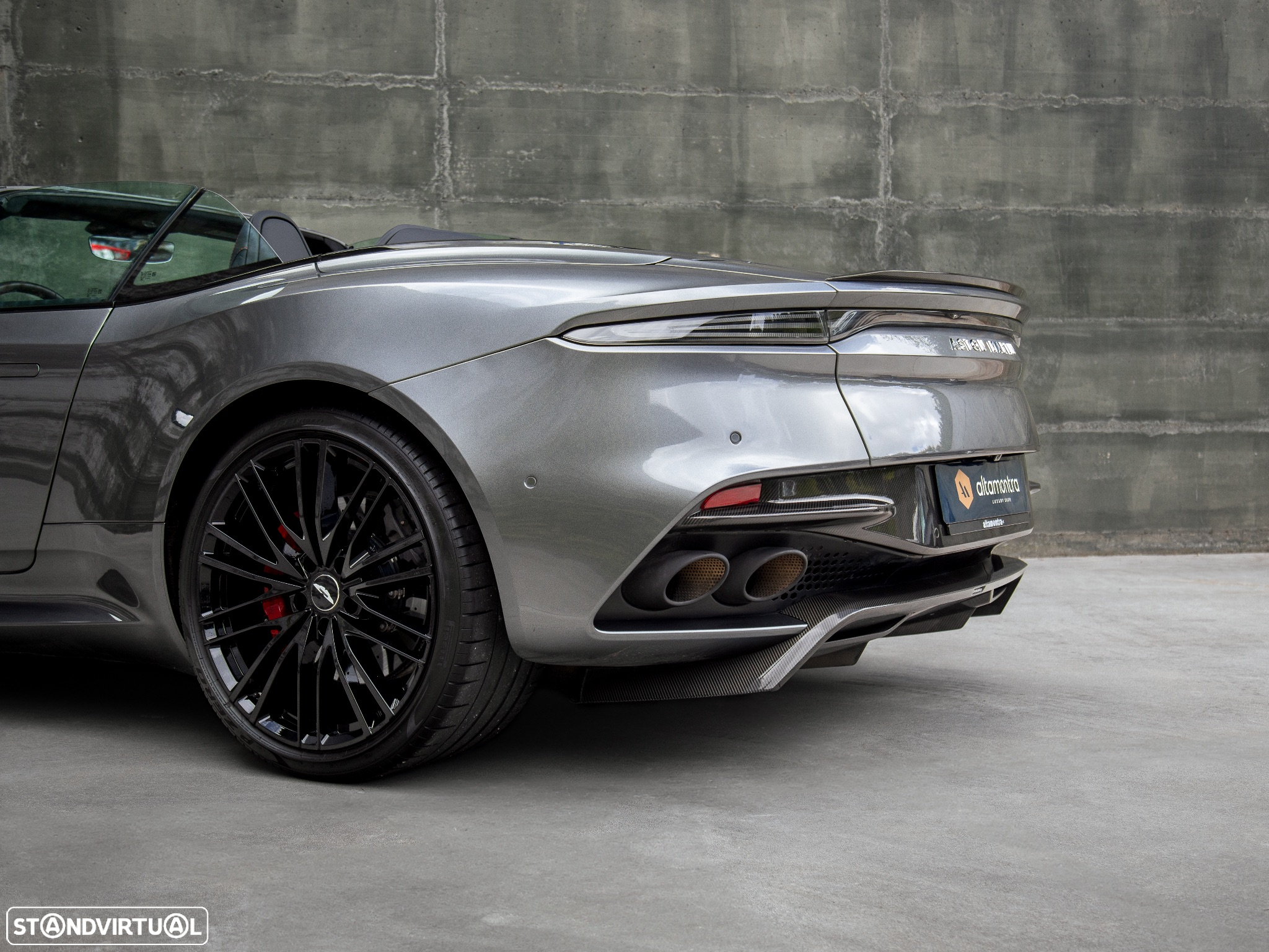 Aston Martin DBS Volante Superleggera - 19