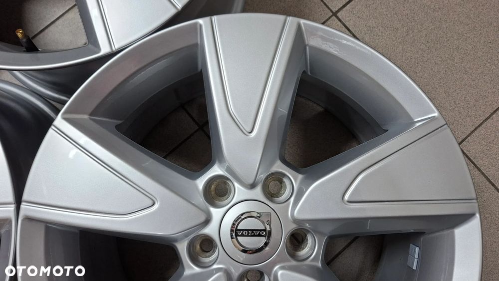 Felgi Aluminiowe 17 Volvo XC 40 5x108 ET 50.5 - 7