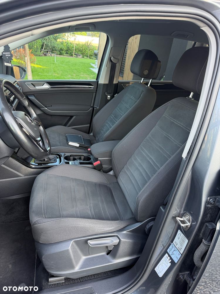 Volkswagen Touran - 12