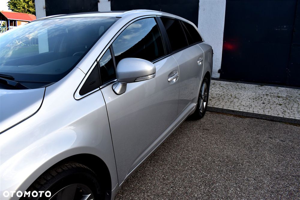 Toyota Avensis 1.8 Sol NAVI - 4
