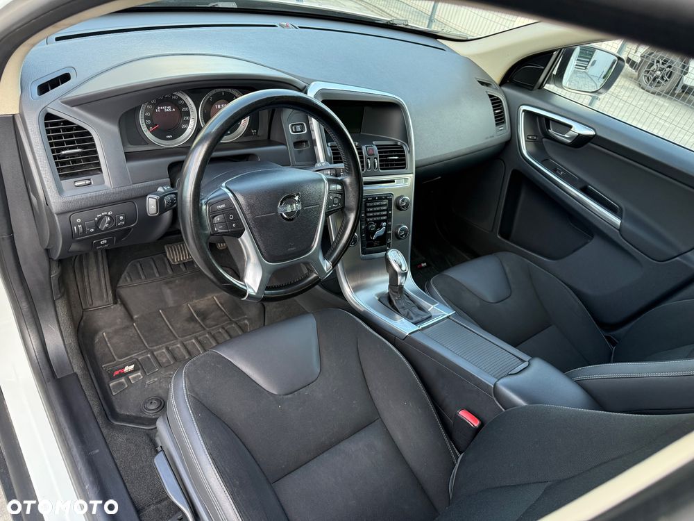 Volvo XC 60 D5 AWD Momentum - 10