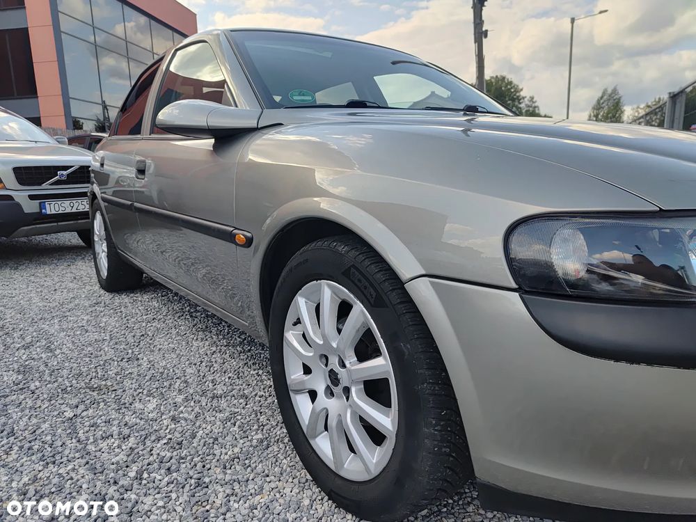 Opel Vectra 1.6 GLS - 12