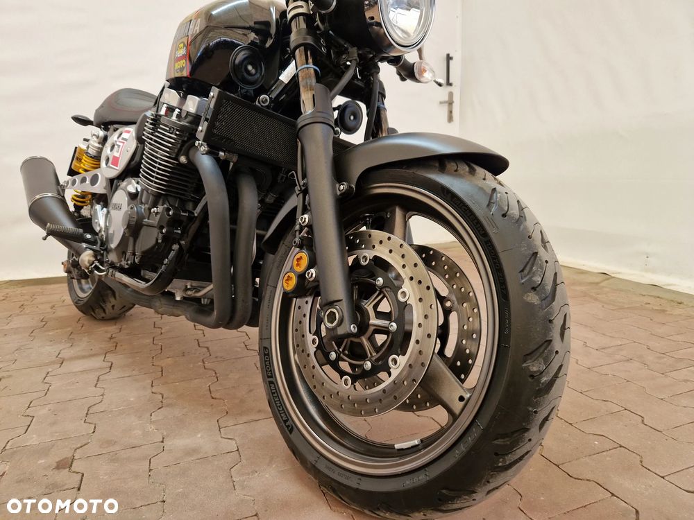 Yamaha XJR - 11