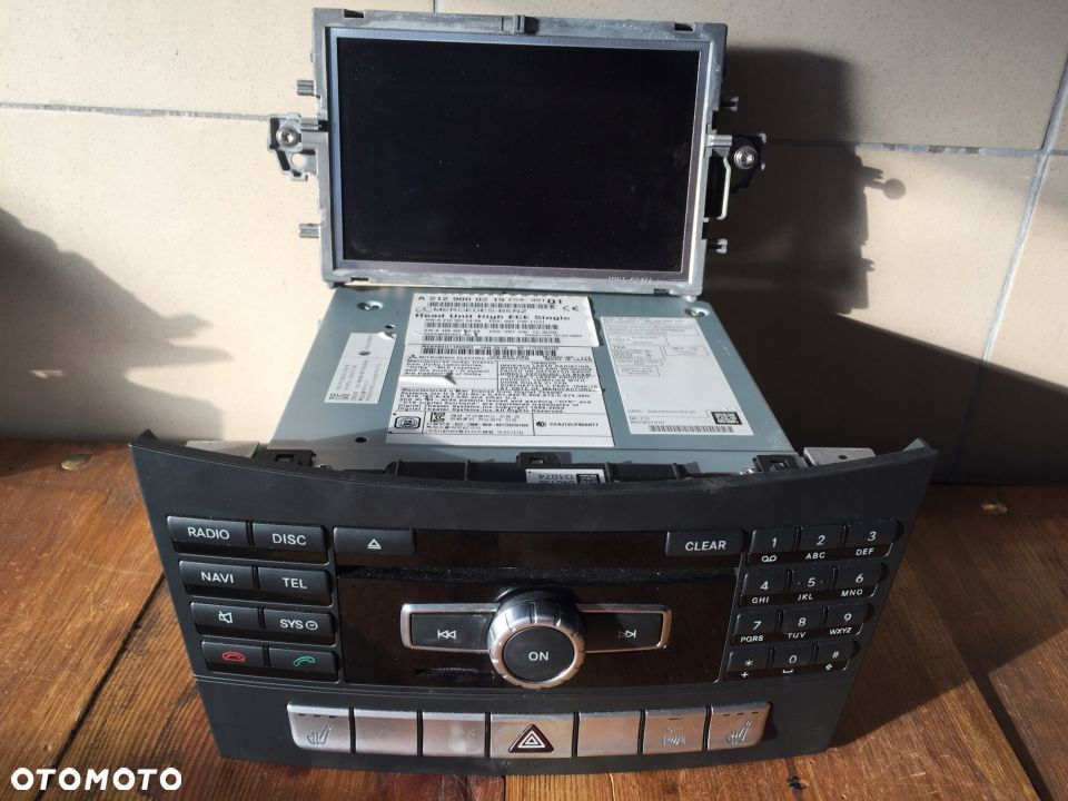 MERCEDES 218 212 radio kpl. A 2129000219 - 1