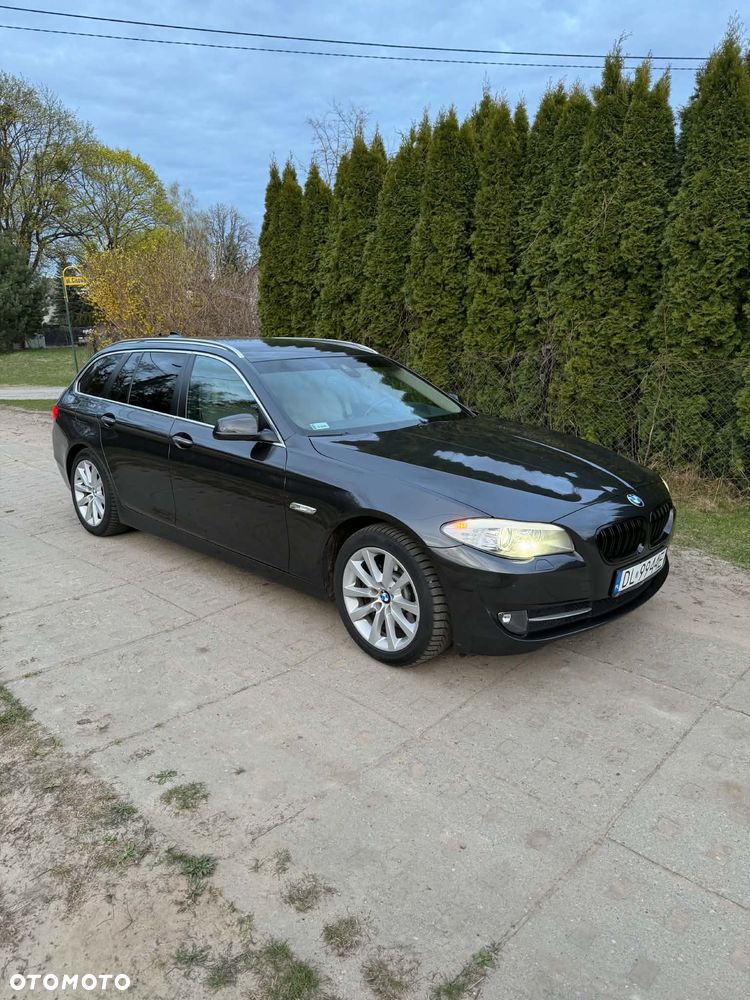 BMW Seria 5 525d xDrive - 2