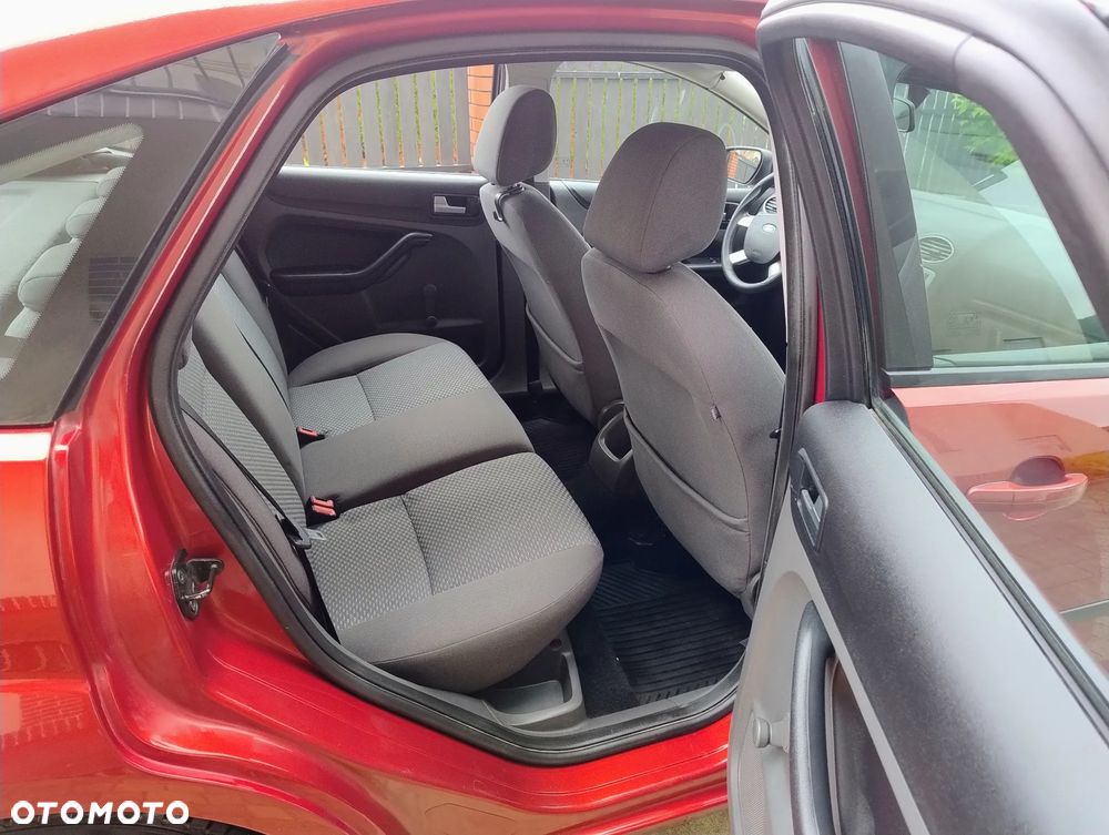 Ford Focus 1.6 Ti-VCT Titanium - 15