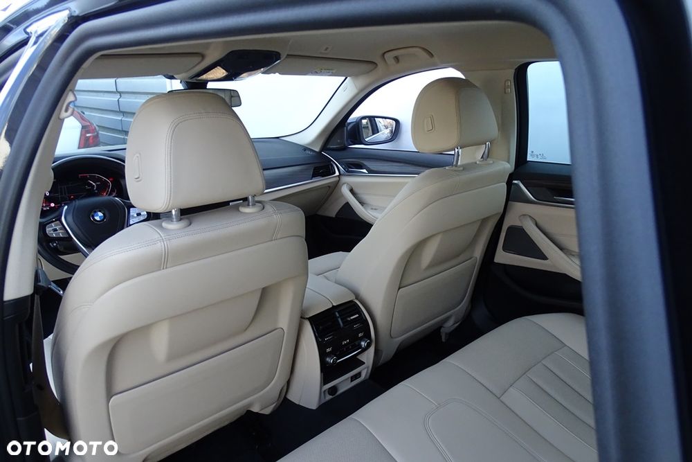 BMW Seria 5 530i Sport Line - 21