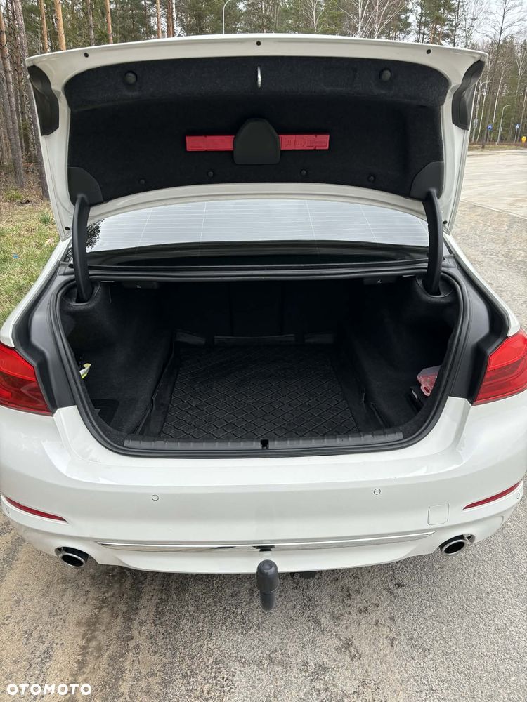 BMW Seria 5 518d Luxury Line - 12