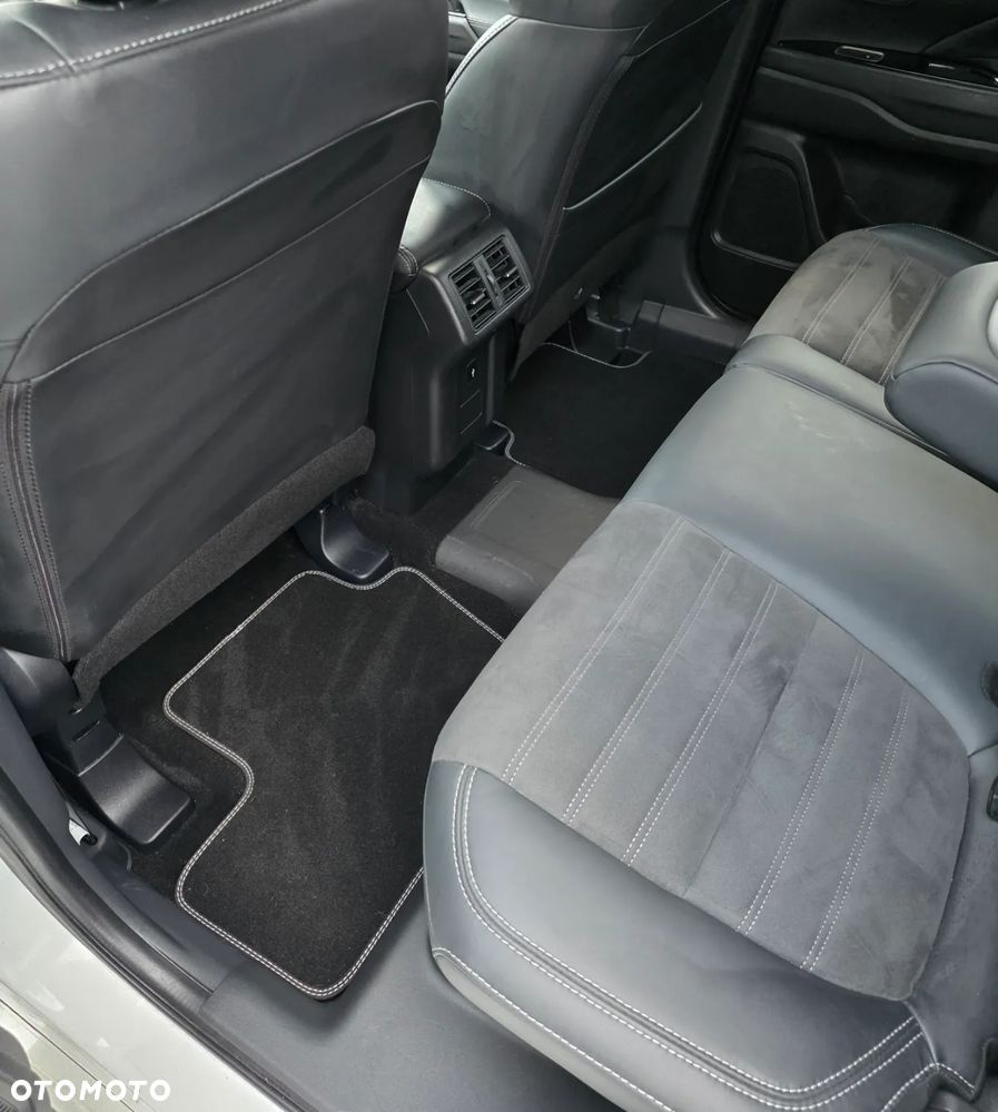 Mitsubishi Outlander 2.4 4WD Plug-In Hybrid Diamant - 22