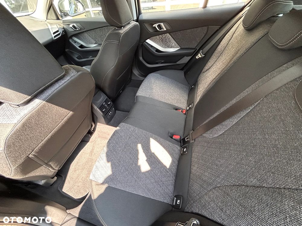 BMW Seria 1 120d mHEV - 22