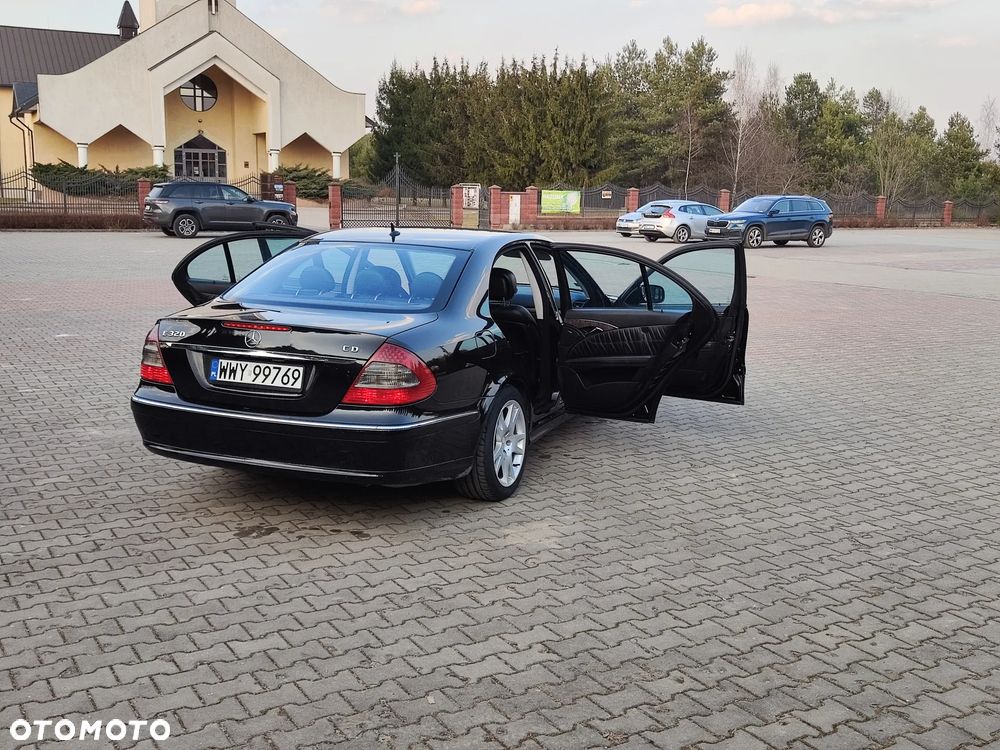 Mercedes-Benz Klasa E - 32