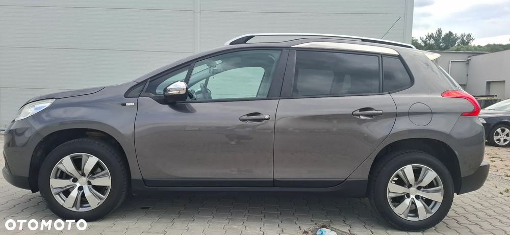 Peugeot 2008 1.2 Pure Tech Style S&S - 19