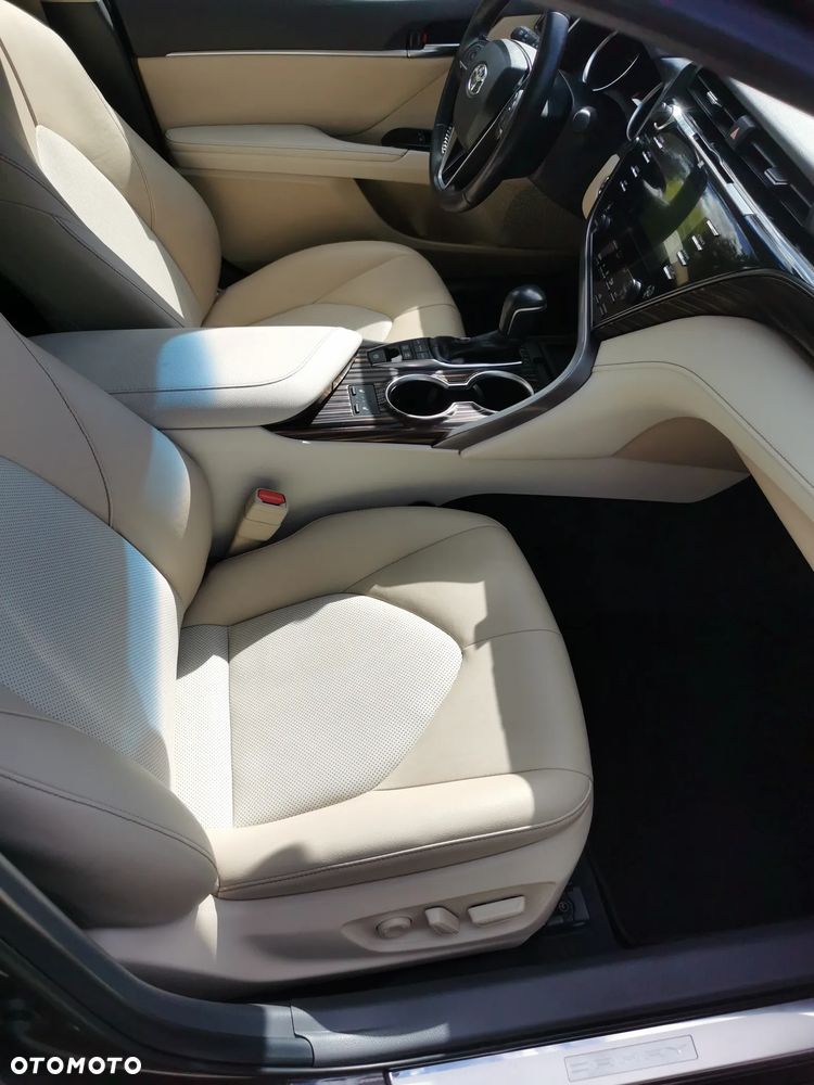Toyota Camry - 13