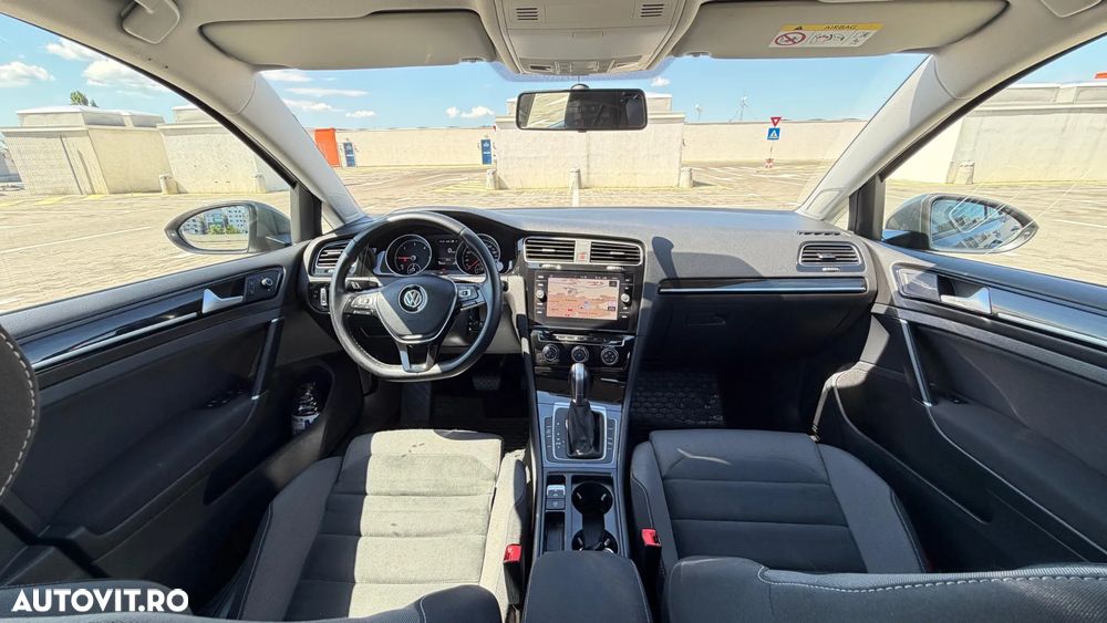 Volkswagen Golf - 8