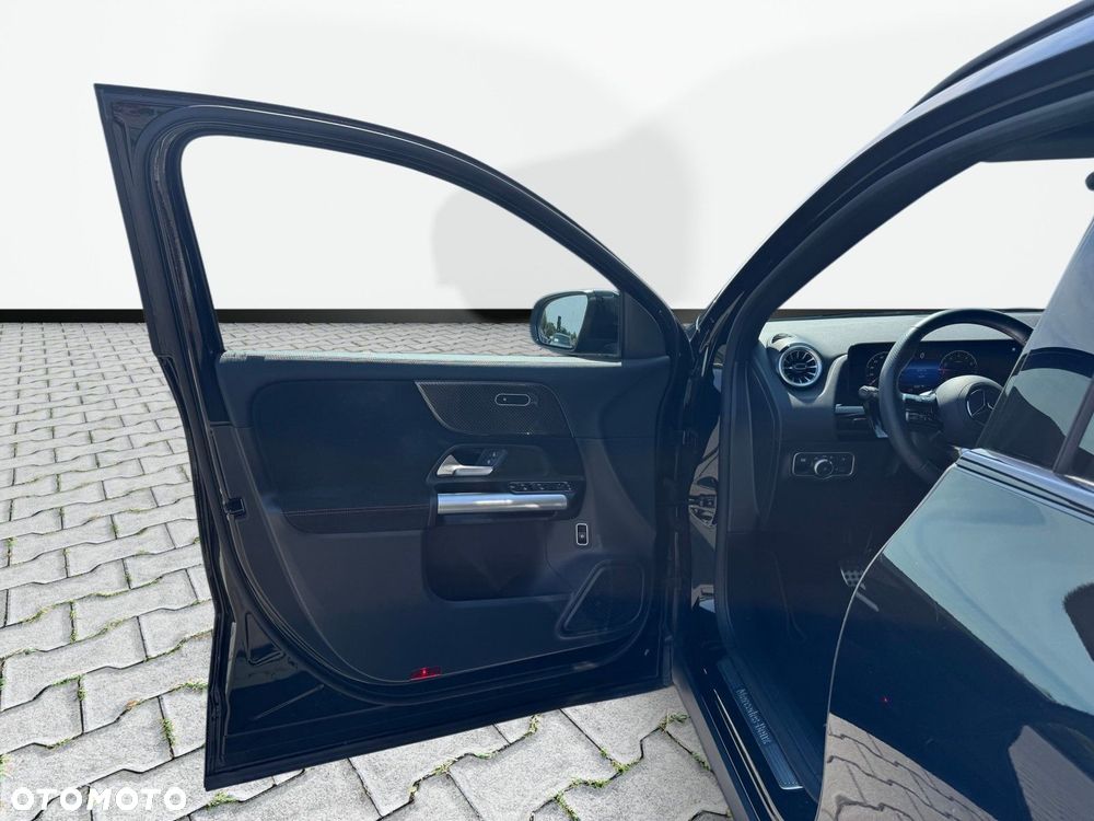Mercedes-Benz GLA - 11