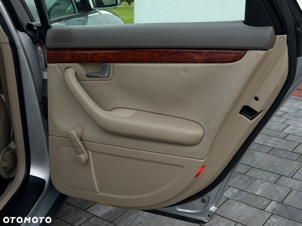 Audi A4 Limousine - 28