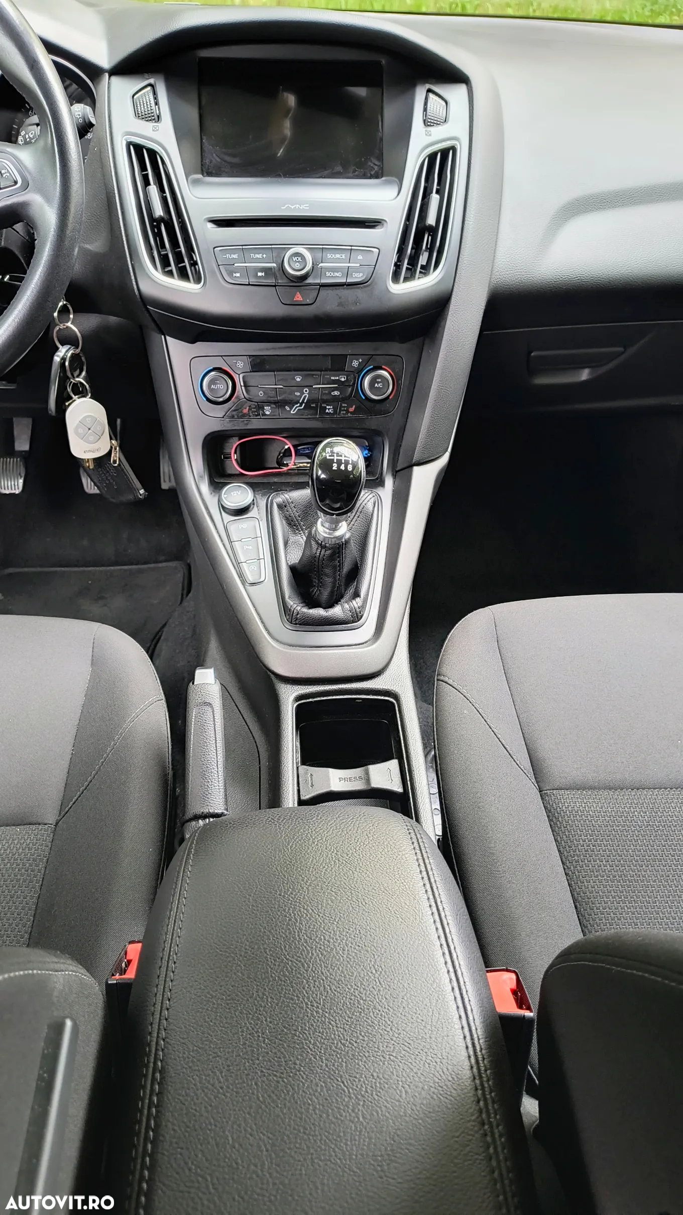 Ford Focus 1.5 EcoBlue Start-Stopp-System TITANIUM - 11