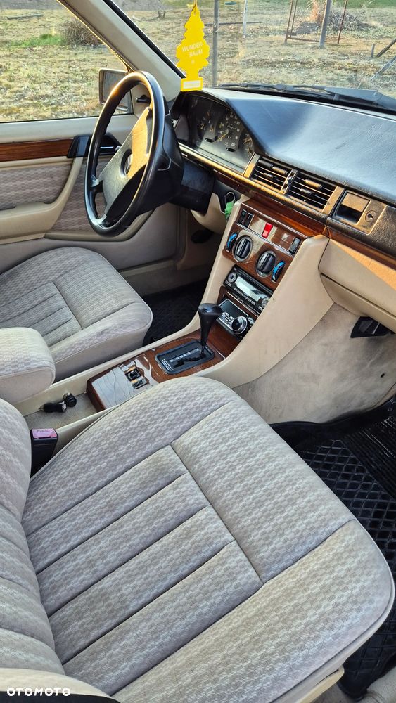 Mercedes-Benz W124 (1984-1993) - 13
